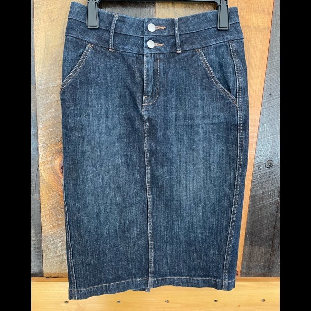 Fresh Ink Hi- Life denim pencil skirt, zip front with two button closure sz 29.